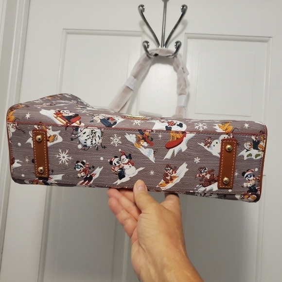 NWT Disney Dooney & Bourke Holiday Mickey Mouse & Friends Tote, Collector's - Picture 7 of 10
